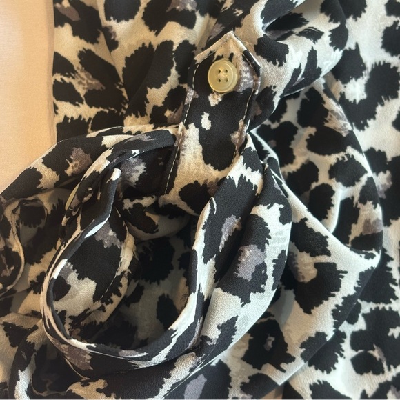 LOFT Outlet Women’s Button Up Snow Leopard Print Long Sleeve Collared Blouse S - Picture 9 of 13